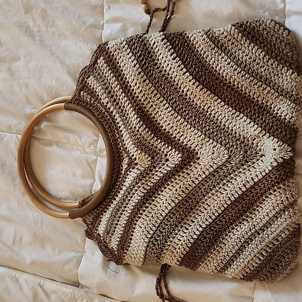 Handcrafted Brown and Cream Crochet Bag With Top Zipper Closure. - Picture 4 of 6